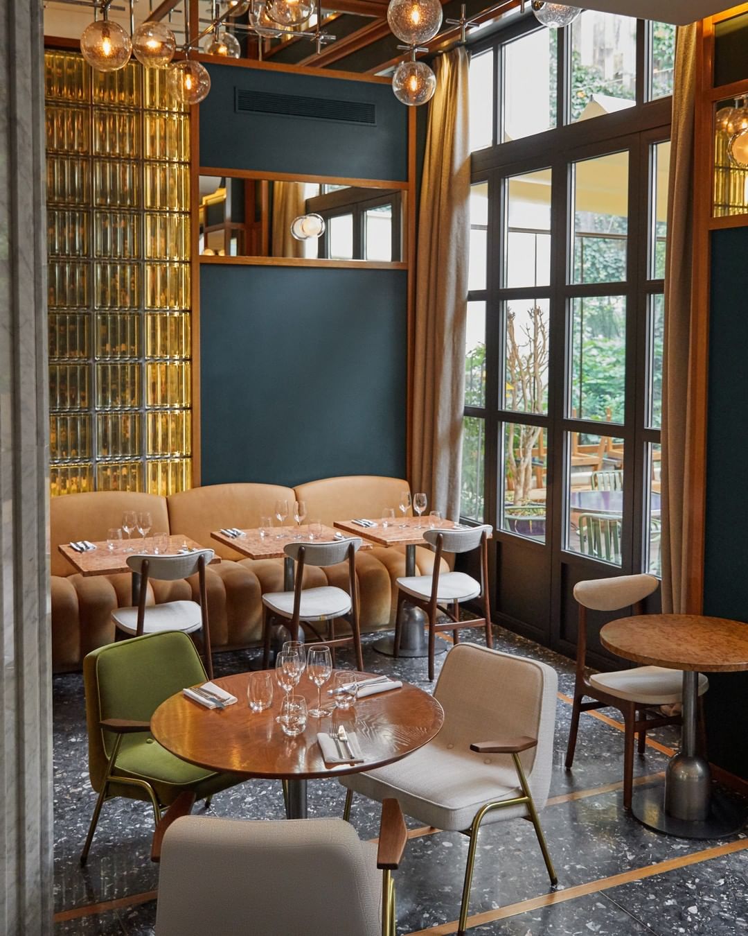 Diverse meubels restaurant - 366 Concept - DOT Orange design